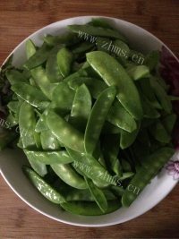 家常菜腊肉荷兰豆做法图解1)