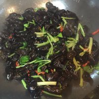 美味佳肴般的木耳炒鸡蛋做法图解8)
