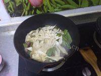 美味的排骨豆角焖面做法图解8)