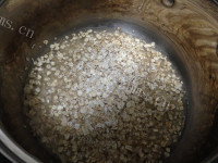 DIY蔓越莓干松子牛奶燕麦做法图解2)