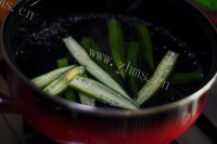美味的白灼秋葵百合做法图解3)