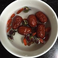 色香味浓的西洋参玫瑰花茶做法图解2)
