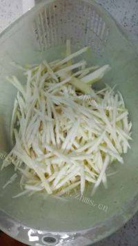 家常菜青椒炒茭白做法图解3)