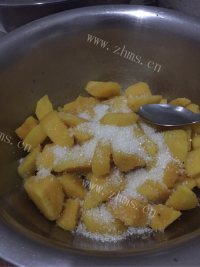 喷香的炸地瓜丸子做法图解2)