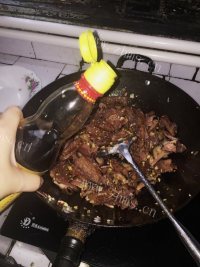 好吃的高粱粑粑炒腊肉做法图解15)