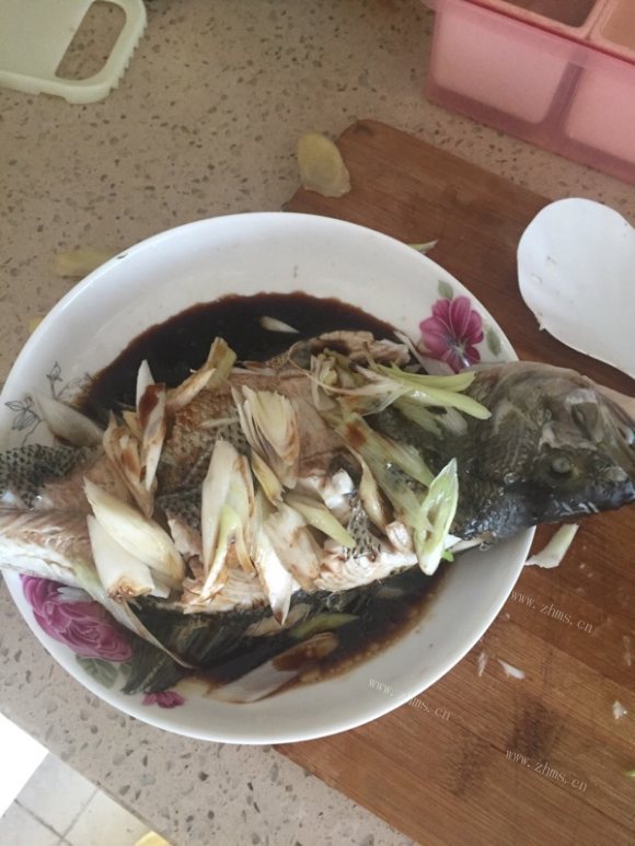 满口清香的清蒸鲈鱼