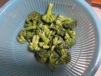 易做的素炒西兰花做法图解1)