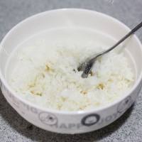 美味的酱油烤饭团做法图解2)