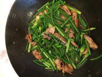 家常菜蒜苔炒肉