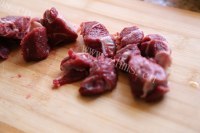 营养丰富的牛肉炖萝卜做法图解1)