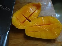美味的芒果西米露做法图解7)