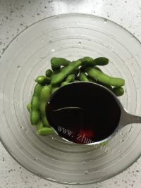 美味的凉拌毛豆做法图解5)