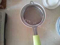 色泽光亮的虾仁蒸蛋做法图解5)