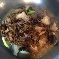 喷香的茶树菇炒肉做法图解6)