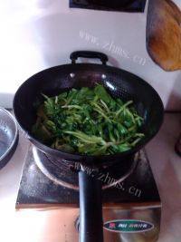 营养丰富的青菜肉丸汤做法图解4)