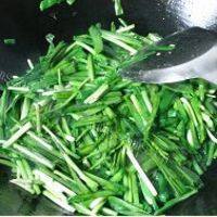 韭菜炒鸡蛋做法图解7)