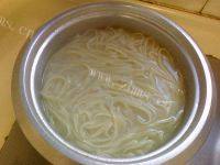 美味的茄汁肉酱意大利面做法图解2)