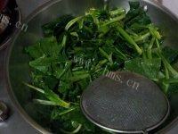 诱人的姜汁菠菜做法图解6)