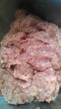 香喷喷的香芹牛肉饼做法图解3)