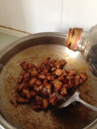 色味俱佳的红烧肉做法图解7)