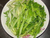 易做的素炒芹菜做法图解1)