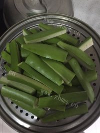 妈妈最爱的蒸茄子做法图解4)