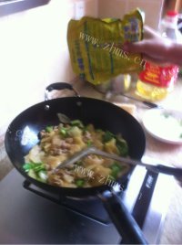 家常菜肉丝青椒土豆片做法图解9)