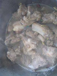「自创」排骨炖豆角做法图解7)