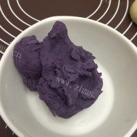 热腾腾的紫薯面包卷做法图解4)