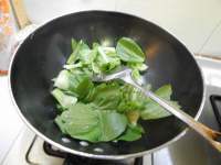 家常菜青菜肉丸汤做法图解3)