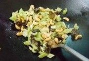 美味的西芹腰果云耳炒百合