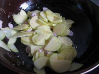 家常菜土豆片炒肉做法图解3)