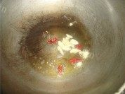 美味的酸菜炖白肉做法图解3)