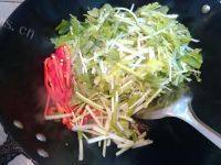营养丰富的肉丝炒香芹做法图解5)