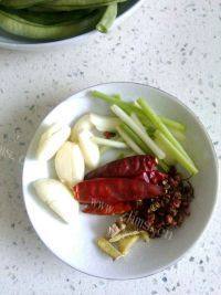 家常菜干煸豆角做法图解2)