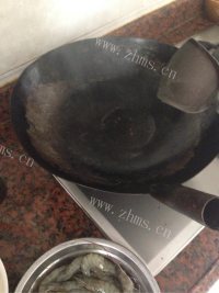美味的红烧虾做法图解2)