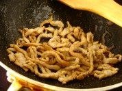 家常菜肉丝炒酸菜粉做法图解3)