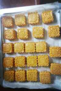 美味的绿豆蓉广式月饼做法图解14)