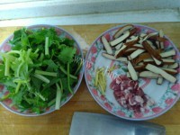 自制芹菜豆干肉丝做法图解1)