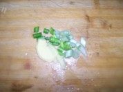 蘑菇炒肉做法图解2)