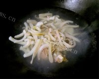 多色彩椒爆鱿条做法图解5)
