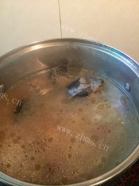 色泽不错的滋补乌鸡汤做法图解6)