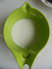 美味的紫薯发糕做法图解7)