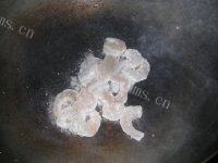 营养丰富的滑蛋虾仁做法图解3)