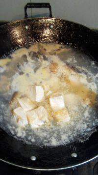 鲜香的泥鳅豆腐汤做法图解12)