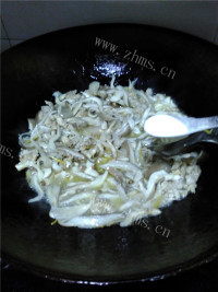 喷香的平菇炒肉做法图解9)