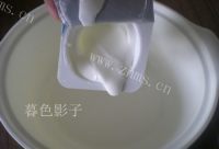 健康梅花酸奶蛋白卷的做法图解二
