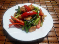 家常菜蒜苔炒肉片