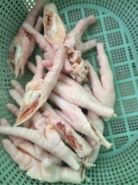 美味的玉米煮鸡爪做法图解1)