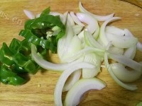 美味煎龙利鱼洋葱做法图解3)